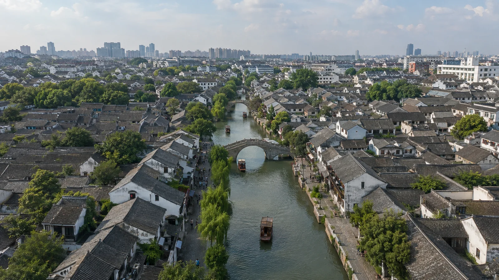苏州水乡河道与古城建筑的无人机航拍画面
