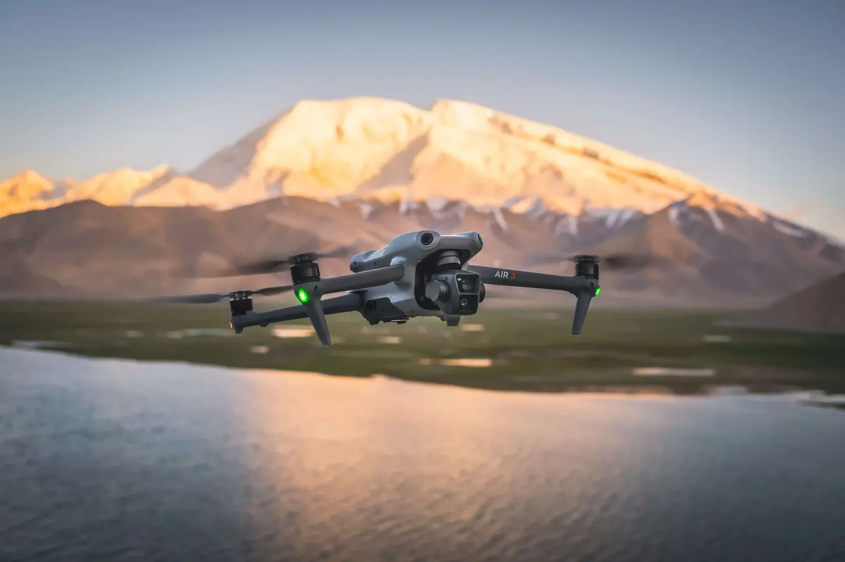 DJI Air 3 航拍无人机