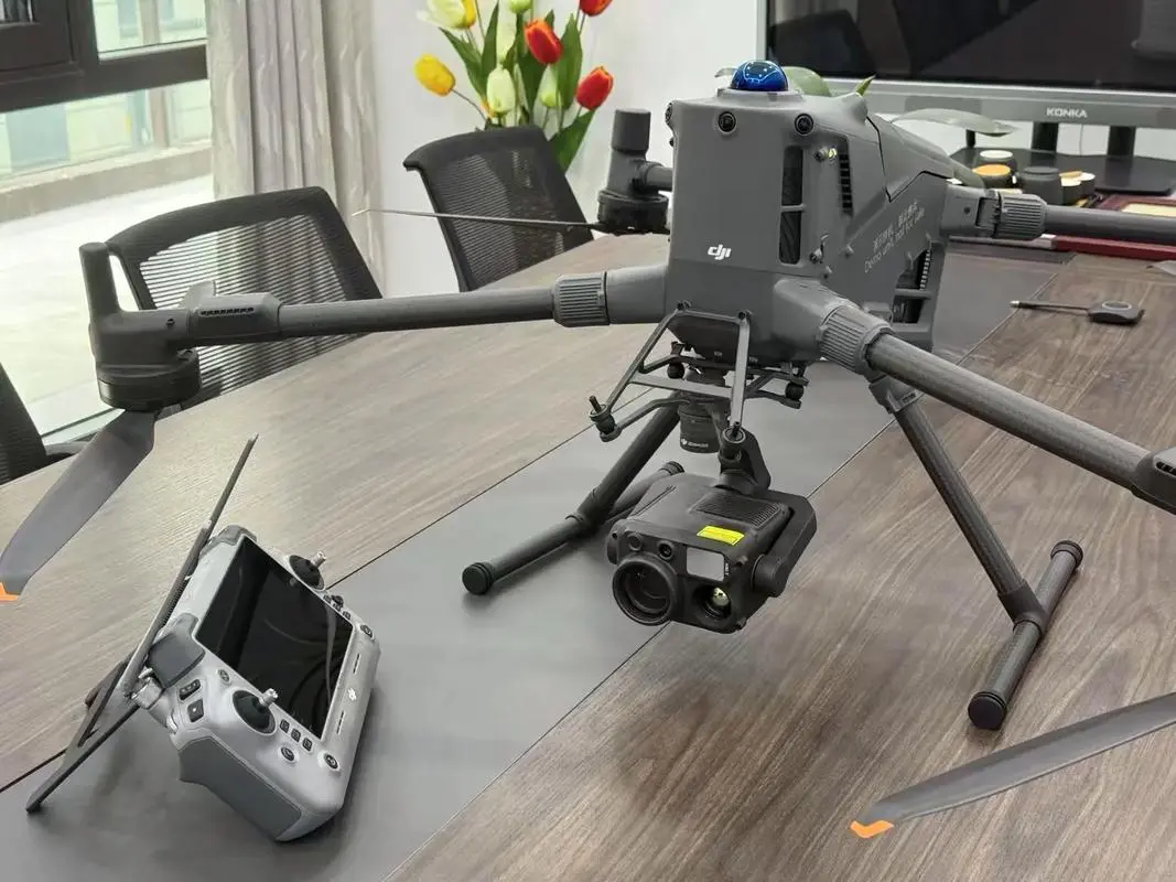 DJI Matrice 400 行业级无人机